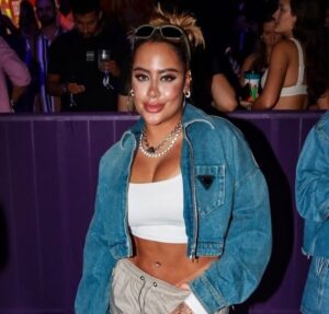 Titia coruja! Rafaella presenteia filhas de Neymar Jr. com ovos de páscoa personalizados