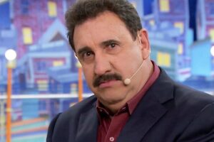 SBT faz ligação e tenta consertar erro de Ratinho