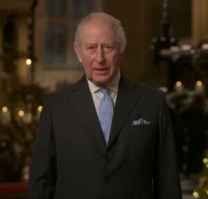 Passeio anual do Rei Charles antes da Páscoa é alvo de protestos e pichações: Não é meu rei