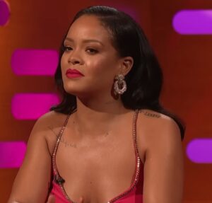 Rihanna deixa Los Angeles após mulher atirar em sua mansão, diz jornal