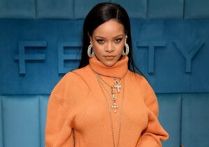 Rihanna é vista pela 1ª vez após ataque a tiros contra sua casa em Los Angeles