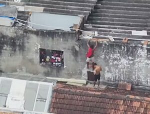 Drone da polícia flagra fuga pelo telhado durante operação no Rio; VEJA VÍDEO