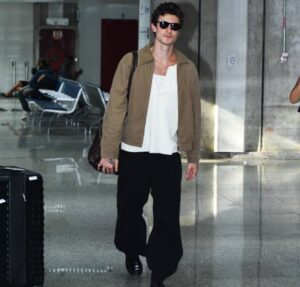 De volta ao Brasil, Shawn Mendes desembarca no Rio de Janeiro