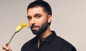 Silva posa nu para divulgar novo projeto e movimenta redes sociais