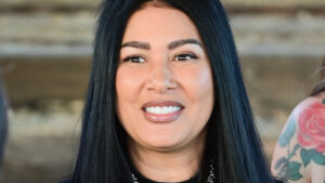 Simaria aposta em minissaia para evento musical no interior de São Paulo