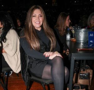 Filha de Simony abre coração em carta após a cantora entrar em remissão completa do câncer: Mulher guerreira