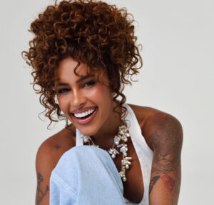 Inspirada pela mãe, Sthefane Matos fala sobre coragem e propósito no Dia Internacional da Mulher