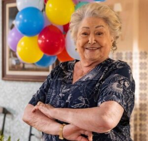 Suely Franco brinca sobre motivo para ser discreta sobre contrato vitalício com a Globo