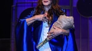 Aos 83 anos, atriz da Globo tem contrato vitalício, cabelo de alto valor e convive com doença crônica