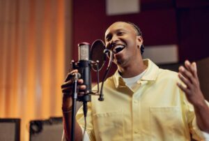 Thiaguinho embala a campanha da Globo para a Copa do Mundo de 2026