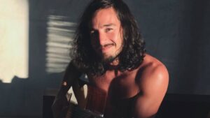 Tiago Iorc desabafa sobre dor causada por hérnia cervical: ‘Não é fácil’