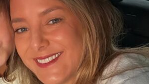 Aos 6 anos, filha de Ticiane Pinheiro e César Tralli encanta em fotos de viagem com a mãe