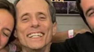 Aos 65 anos, Tony Bellotto surge em foto inédita com 2 dos 3 filhos