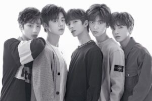 Aprenda a tradução de “STICK WITH YOU” – Tomorrow x Together (TXT)