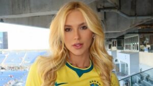 Virginia Fonseca mostra os filhos com camisa de Vini Jr. em jogo do Brasil