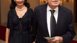 Aos 73, viúva de empresário vive isolada no luxo e vê fortuna saltar para R$ 140 bilhões longe do Brasil