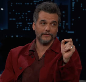 Indicado ao Oscar, Wagner Moura revela que convidará três amigos para evento