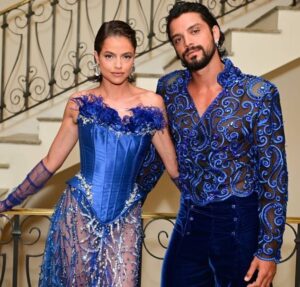 Agatha Moreira movimenta web ao compartilhar clique provocante do namorado, Rodrigo Simas