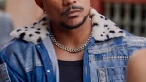 Aos 36 anos, ator da Globo assumiu nova postura após nascimento das filhas: ‘Me afastei’