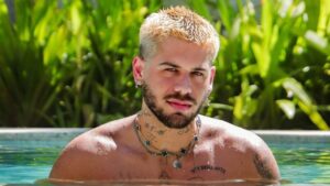 Zé Felipe mostra detalhes da nova mansão e revela suíte com piscina dentro do quarto; veja imagens