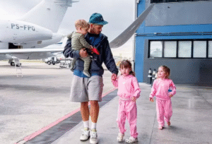 Zé Felipe reencontra filhos após viagem internacional e celebra momento em família