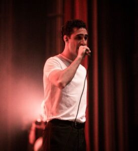 Isabelle Drummond prestigia show de Zeca Veloso; saiba quem mais estava por lá