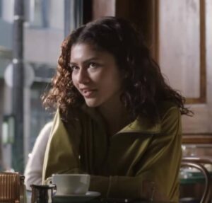 Zendaya abre álbum de fotos para comemorar estreia de The Drama: Desfrutem do caos